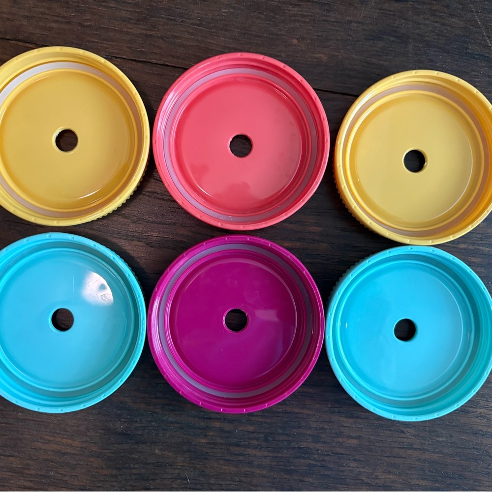 Pioneer woman lids (6 included)